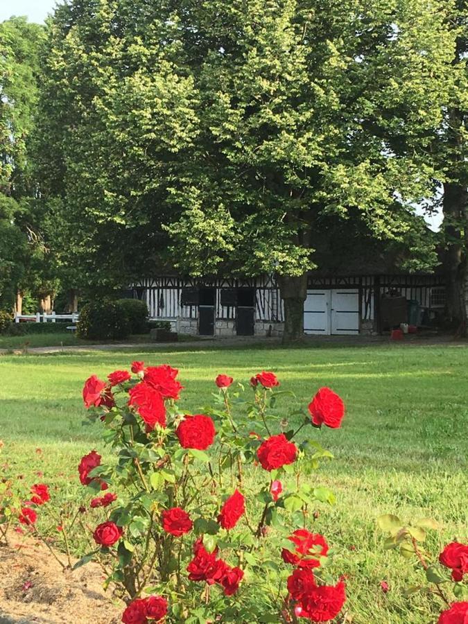 La Gloriette Gite Situe Dans La Propriete Dun Magnifique Manoir Vatteville Exterior foto